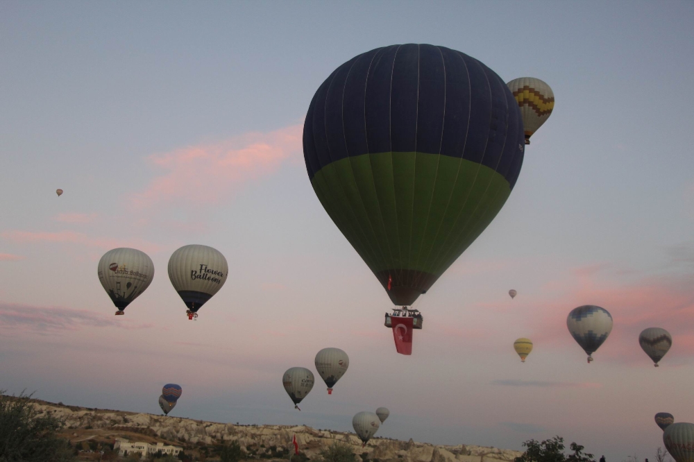 Kapadokya’da gökyüzünde 29 Ekim Cumhuriyet Bayramı coşkusu yaşandı