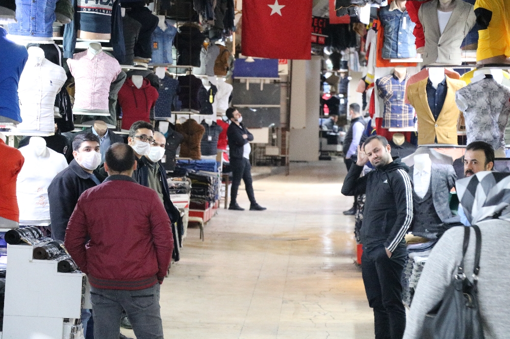 Kapalı çarşıda sessizlik hakim