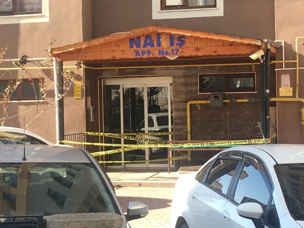 Kapıcının testi pozitif çıkınca 14 katlı bina karantinaya alındı