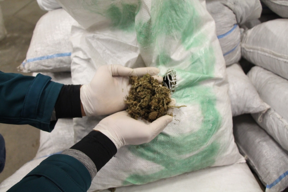 Kapıkule Gümrük Kapısı’nda 2 ton 70 kilogram esrar ele geçirildi