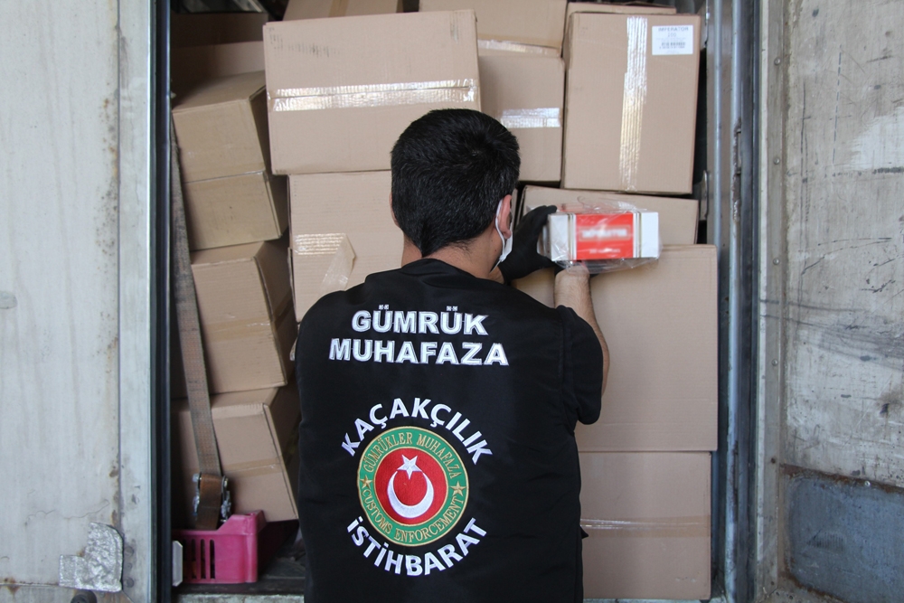 Kapıkule’de 3 milyon 270 bin adet makaron ele geçirildi