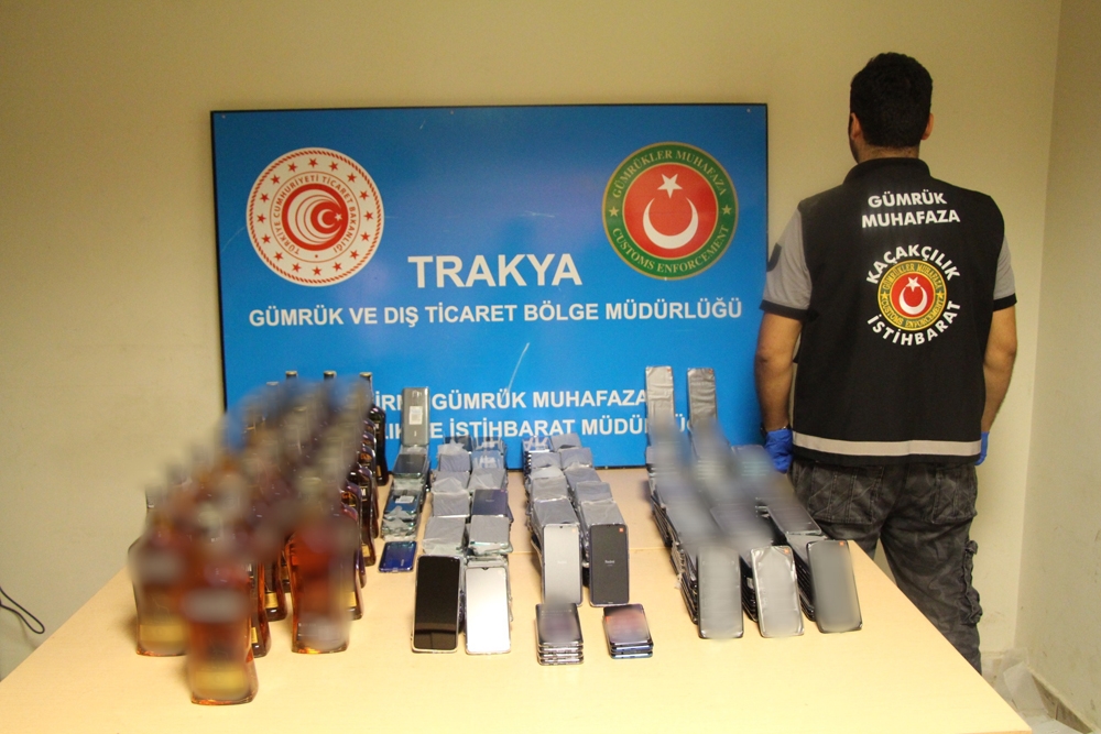 Kapıkule’de on binlerce kaçak ticari eşya ele geçirildi