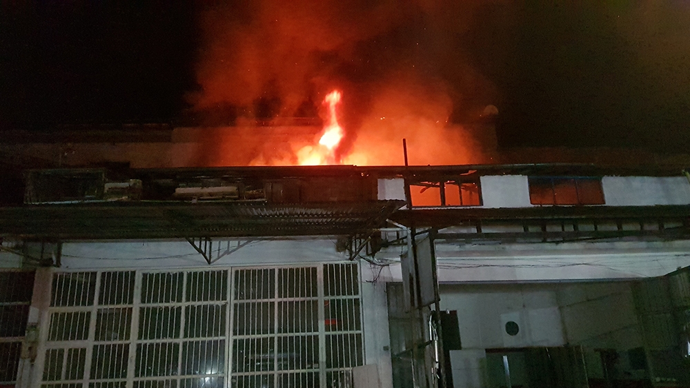 Kaportacıda çıkan yangın korkuttu