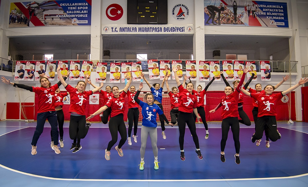 Kaptan dümene geçiyor