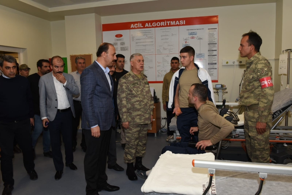 Kara Kuvvetleri Komutanı Dündardan Yaralı Askerlere Ziyaret