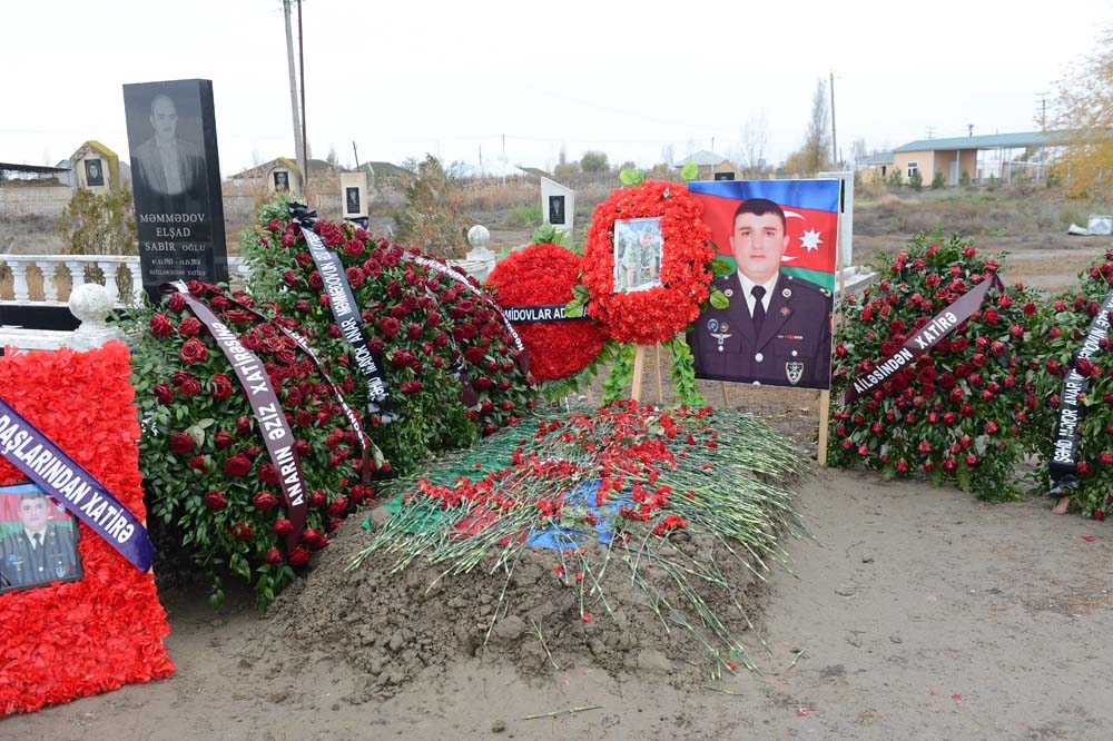 Karabağ savaşında babasını kaybeden Memmedova, ikinci Karabağ savaşında da eşini kaybetti