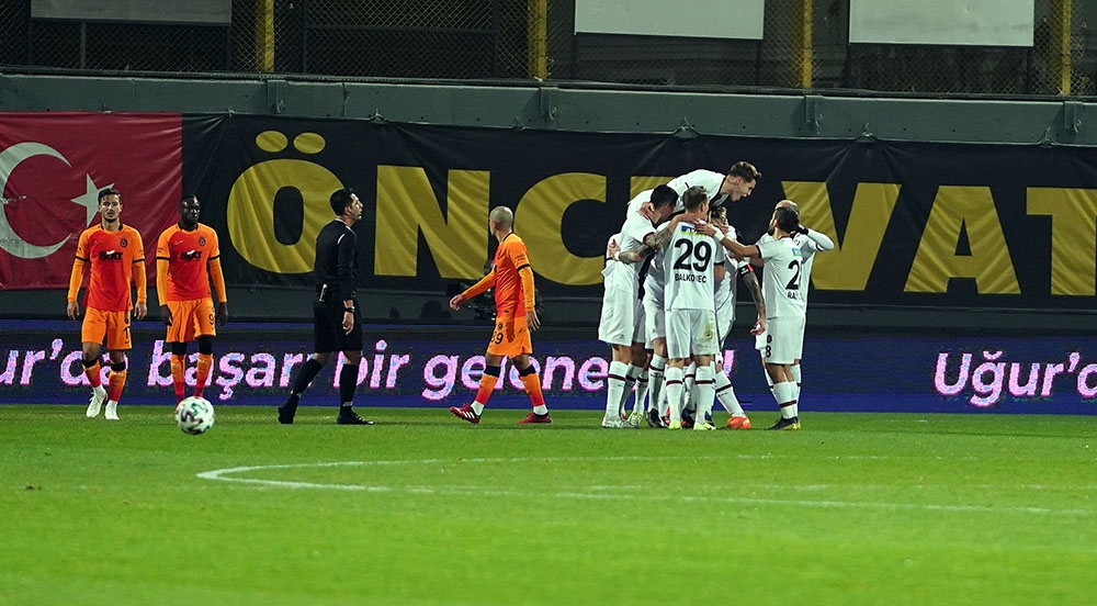 Karagümrük, son dakikalarda attığı golle Galatasaray’ı 2-1 yendi