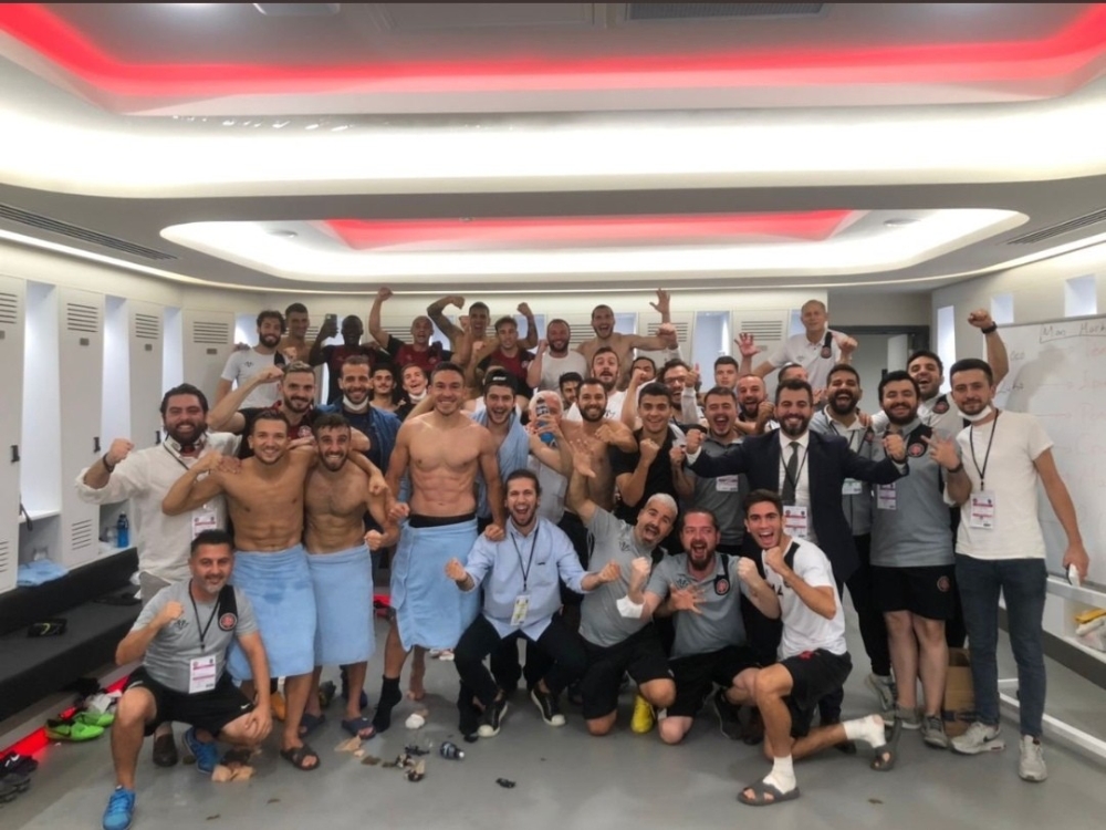 Karagümrük’ten galibiyet pozu