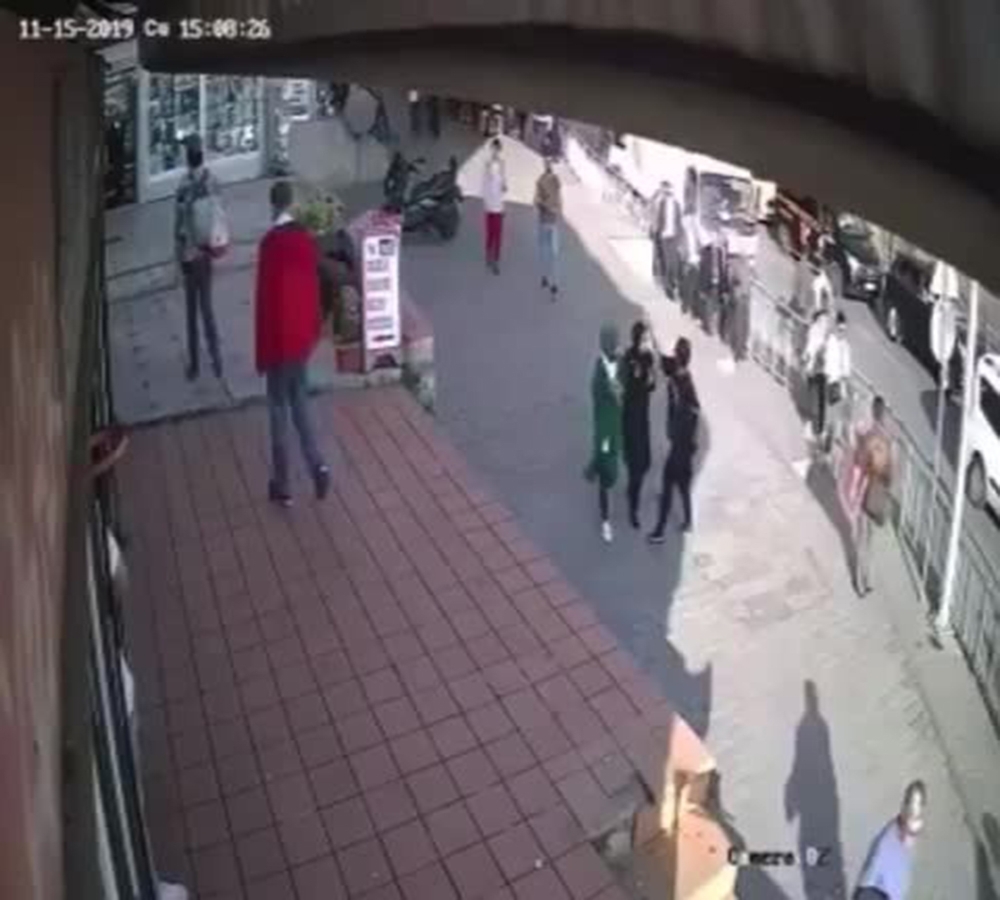 Karaköyde Başörtülü Kızlara Saldıran Sanık Hakim Karşısında