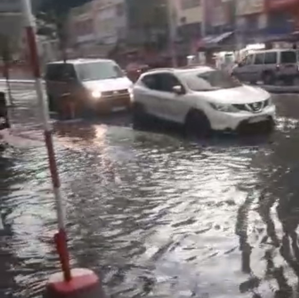 Karaköy’de su baskını yaşandı