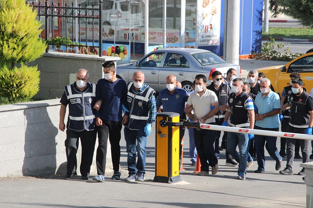 Karaman’da FETÖ/PDY yeni yapılanmasına eş zamanlı operasyon: 10 gözaltı