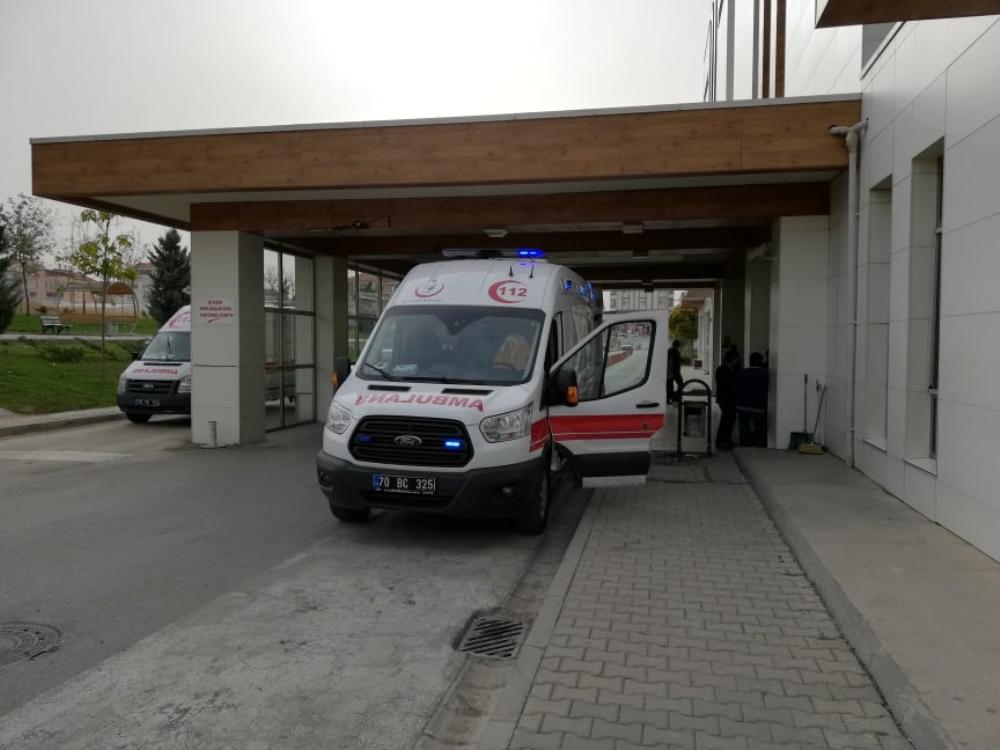Karamanda İki Otomobil Çarpıştı: 5 Yaralı