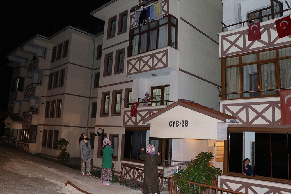 Karantina bitti sokağa akın ettiler