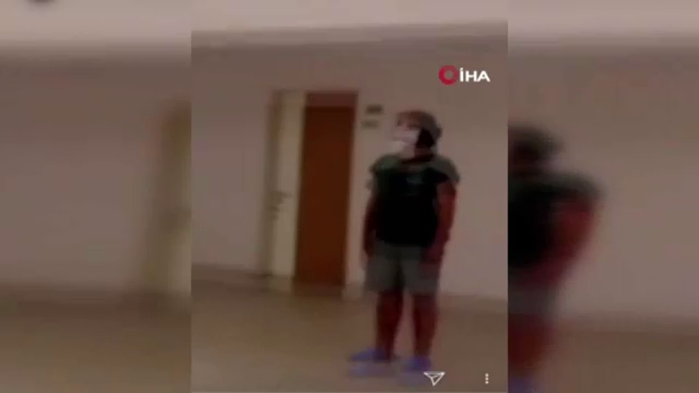 Karantina yurdunda kalanlar İstiklal Marşı okuyarak 23 Nisan’ı kutladılar