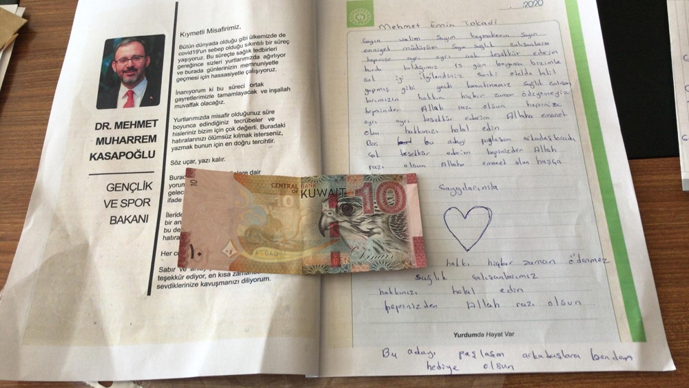 Karantinadan ayrılırken 100 dolarla birlikte not bıraktı