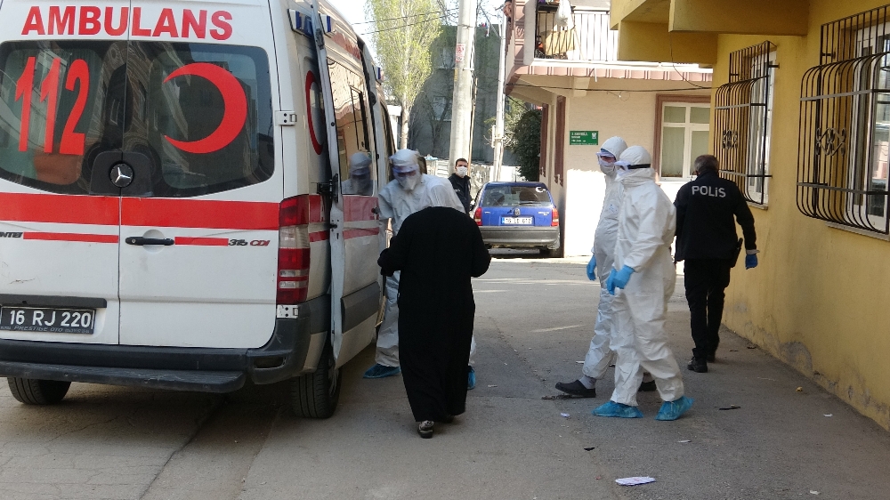 Karantinadan kaçtı evde bulundu