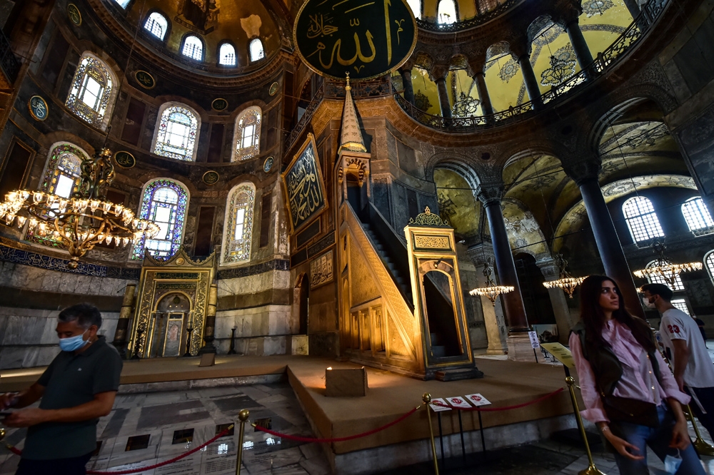 Karar sürecinde Ayasofya’nın içi görüntülendi