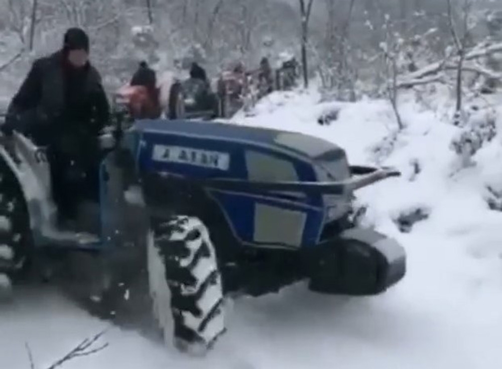 Karda traktörlerle drift