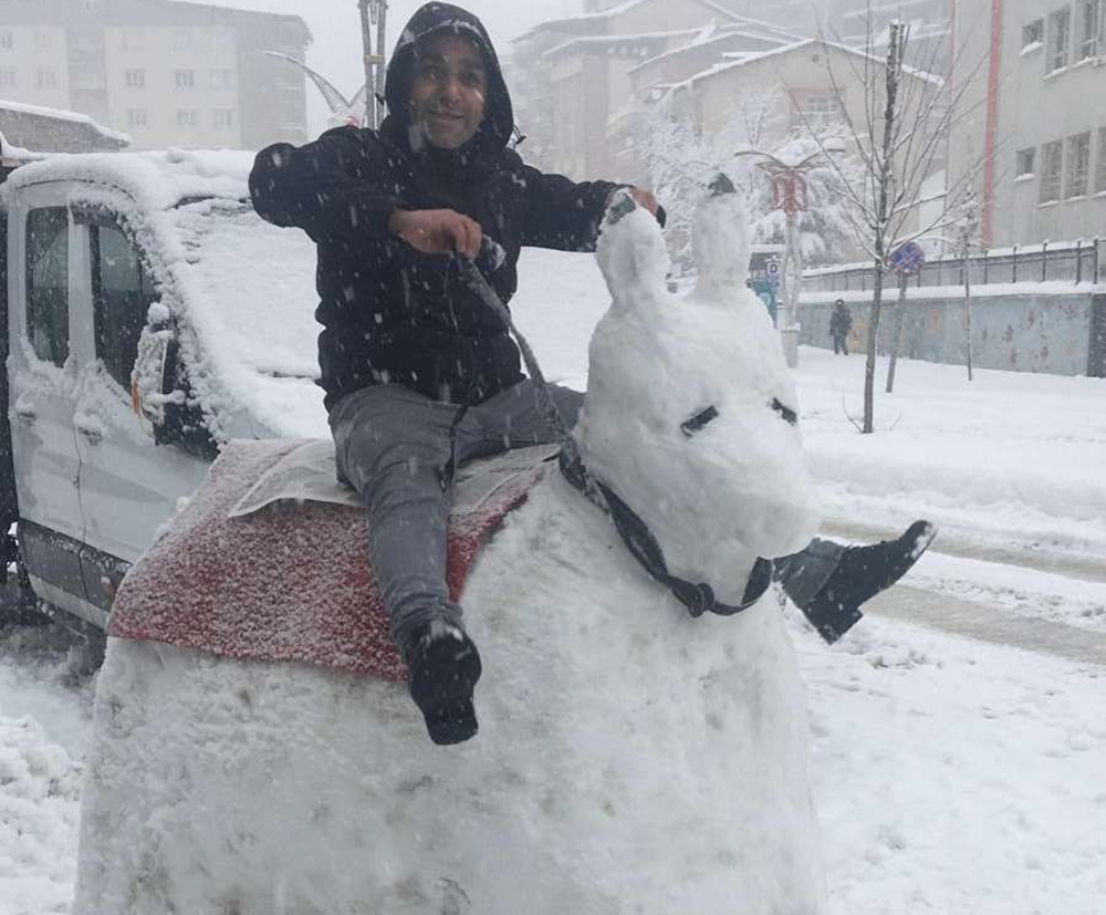 Kardan eşek yapıp bindiler