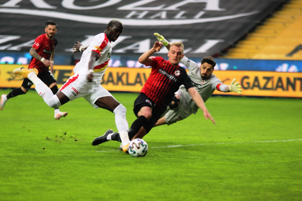 Karşılaşmanın ilk yarısı golsüz eşitlikle sona erdi