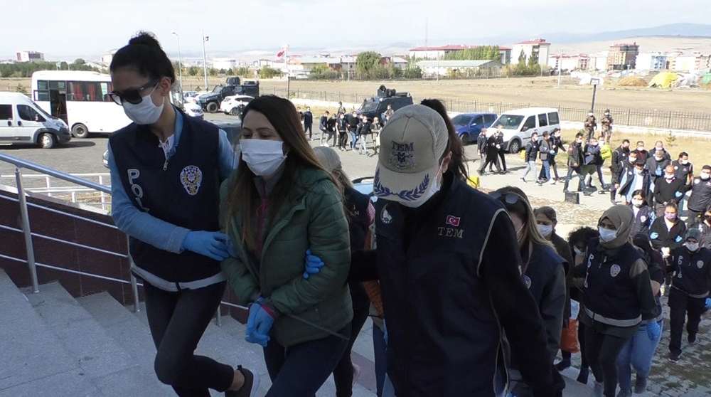 Kars’ta HDP’li Başkan Yardımcısı Alaca ve İl Başkanı Anlı tutuklandı