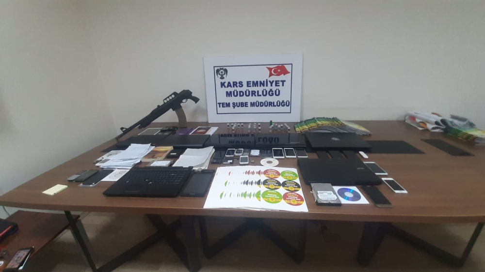 Kars’ta PKK/KCK operasyonunda silah ve çok sayıda malzeme ele geçirildi