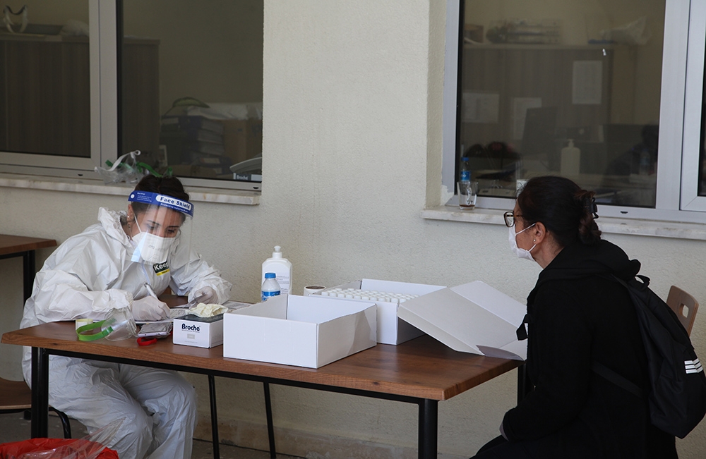 Kartal Belediyesi kreşlerinde çalışan personele Korona testi