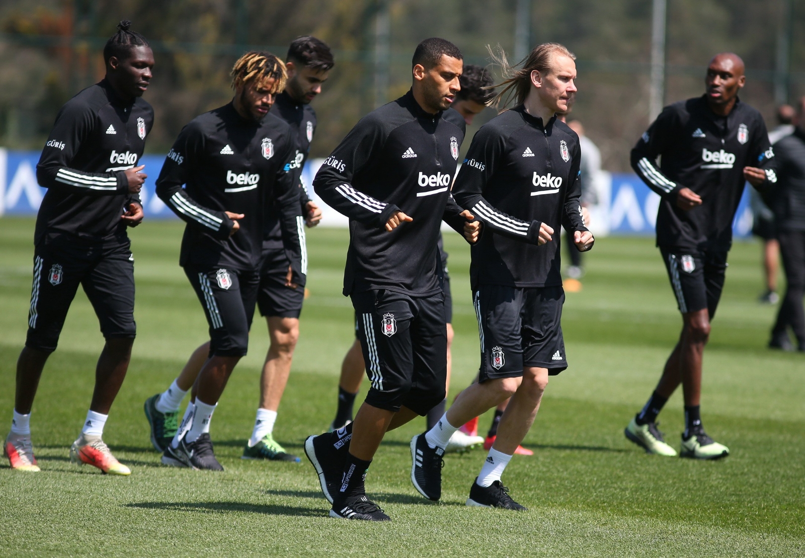 Kartal Kritik Virajda