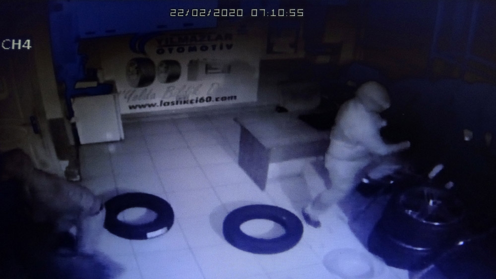 Kartal’da 45 bin TL’lik lastik hırsızlığı kamerada