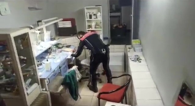 Kartal’da kaçak silah atölyesi ve diş muayenehanesine baskın