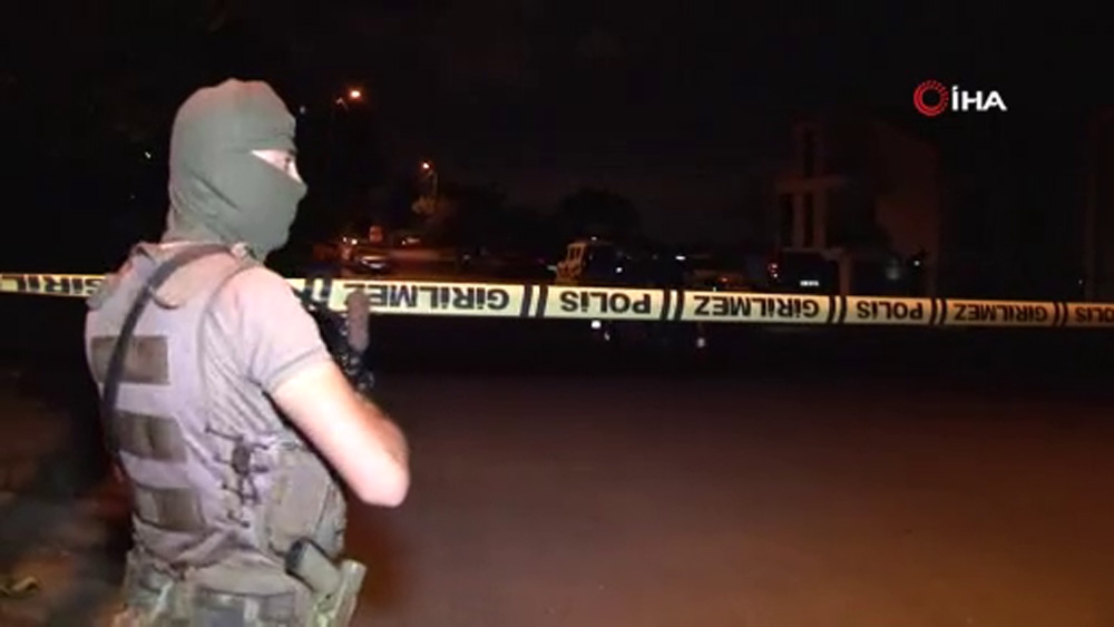 Kartal’da kavgayı ayırmak isteyen polis kurşunların hedefi oldu