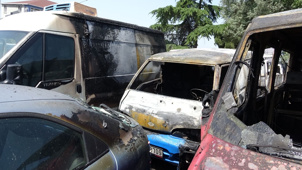 Kartal’da otoparkta çıkan yangında çok sayıda araç kül oldu