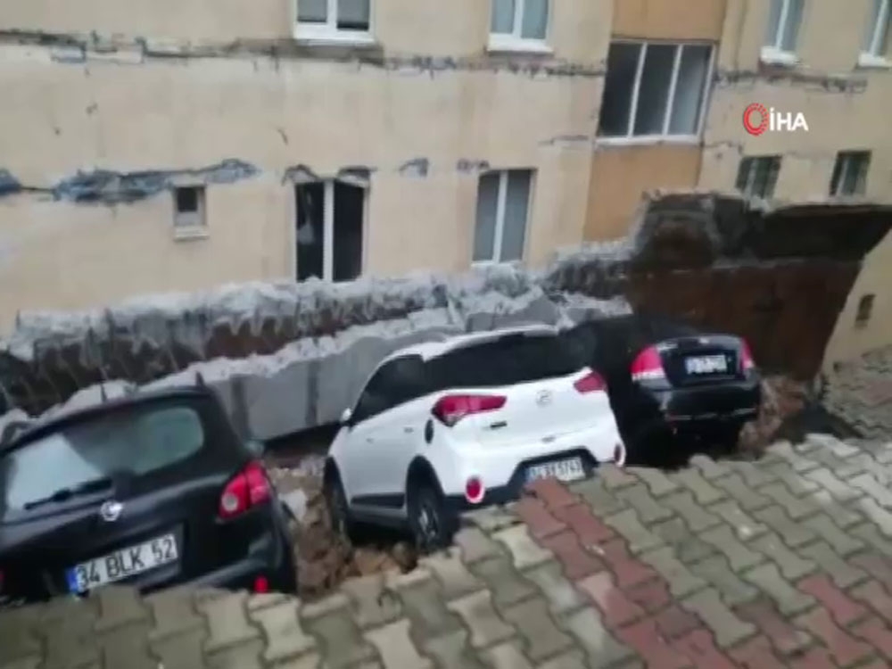 Kartalda Site Otoparkında İstinat Duvarı Çöktü