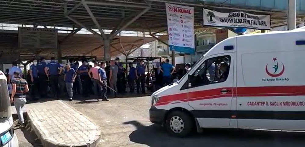 Kasaplar ve vatandaşların kurban derisi kavgası: 3’ü ağır 5 yaralı