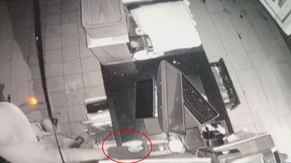 Kasayı bıçakla açamayınca sadaka kutusunu alıp gitti