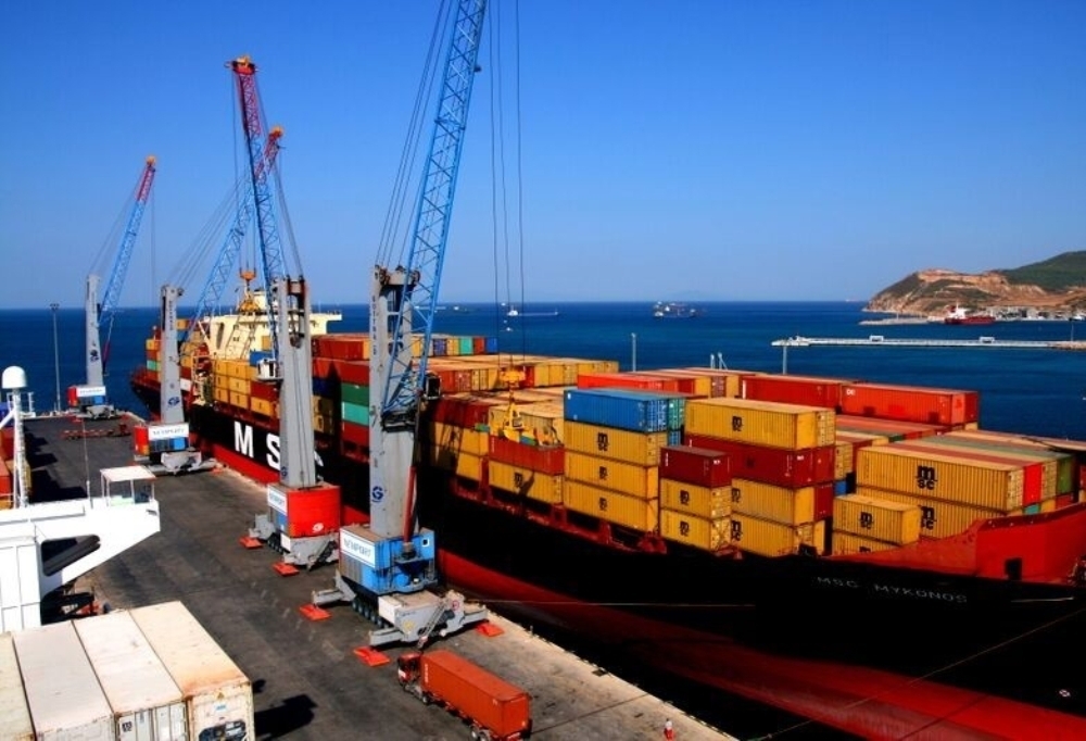 Kasım ayında ihracat yüzde 0,9 azaldı, ithalat yüzde 15,9 arttı
