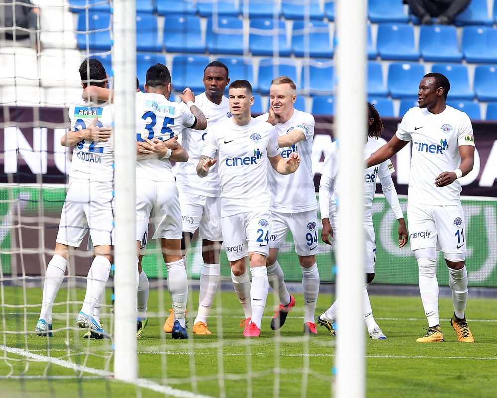 Kasımpaşa sahasında farklı galip geldi