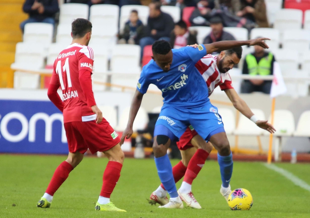 Kasımpaşayı Yenen Sivaspor Liderliğini Korudu