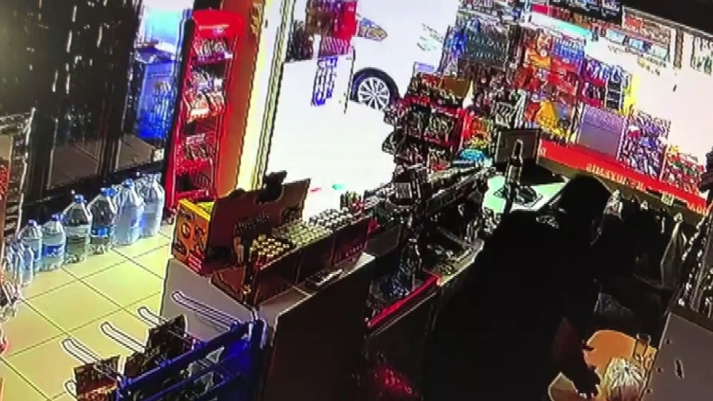 Kasiyeri oyaladı 10 bin lirayla kaçtı