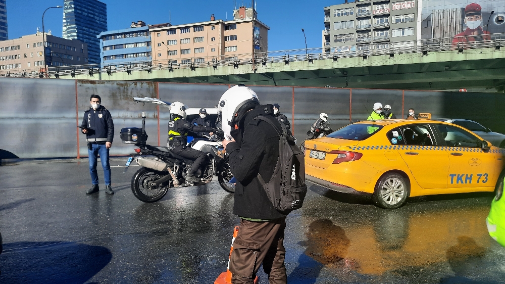 Kasksız, maskesiz motosikletli ceza üstüne ceza yedi