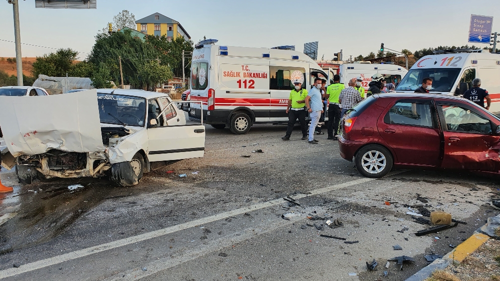 Kastamonu’da iki otomobil çarpıştı: 3 yaralı