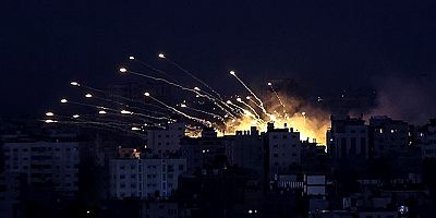 Katil İsrail yasaklı Fosfor bombası kullandı