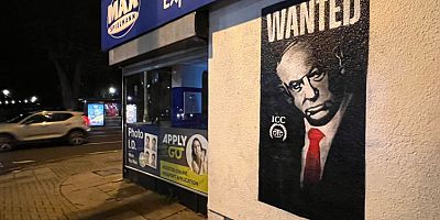 Katil Netanyahu’nun 'Aranıyor' Afişleri İngiltere Sokaklarında!