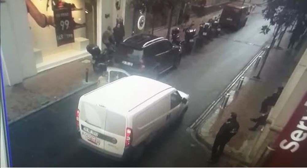 Kavga esnasında kontrolden çıkan araç yaşlı kadını ezdi
