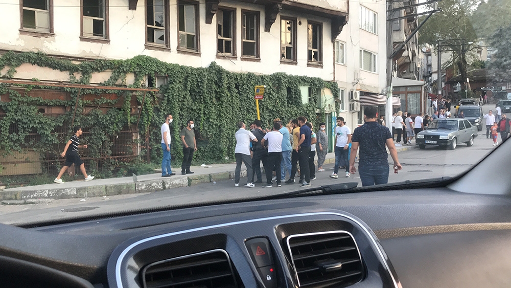 Kavgada sosyal mesafe ve maske kuralı unuttuldu