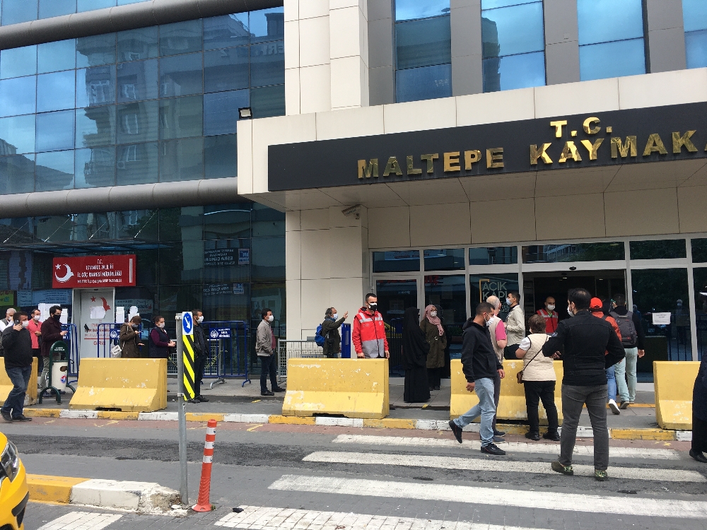 Kaymakamlıklarda metrelerce seyahat izin belgesi kuyruğu