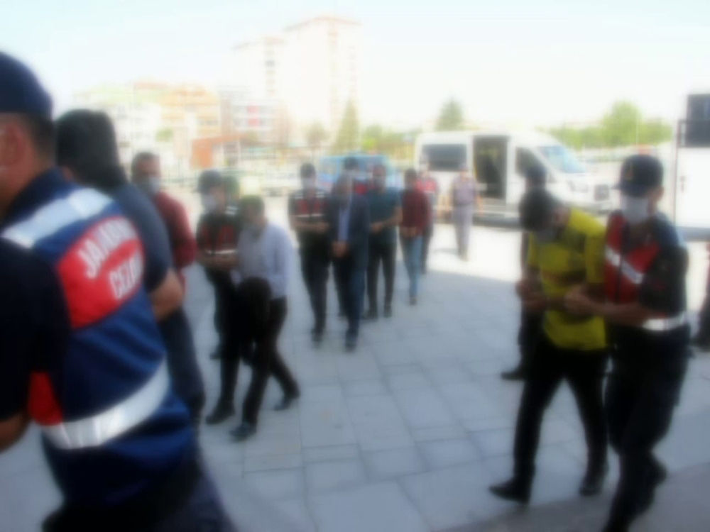 Kayseri merkezli 14 ilde insan kaçakçılarına operasyon: 25 gözaltı