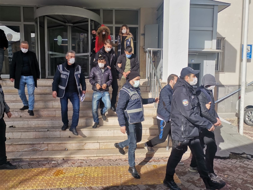 Kayseri’de 25 adrese eş zamanlı operasyon: 18 gözaltı