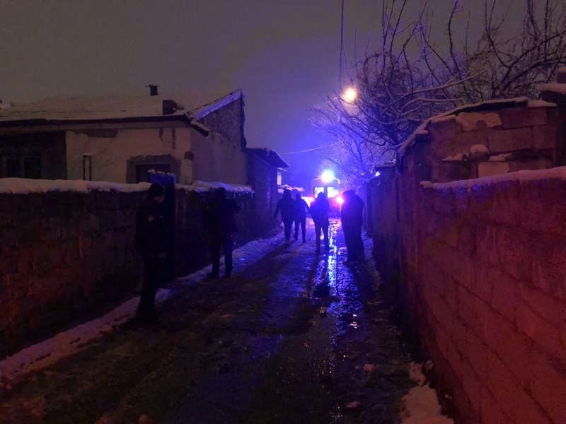 Kayseri’de sobadan sızan karbonmonoksitten 3 kişi zehirlendi