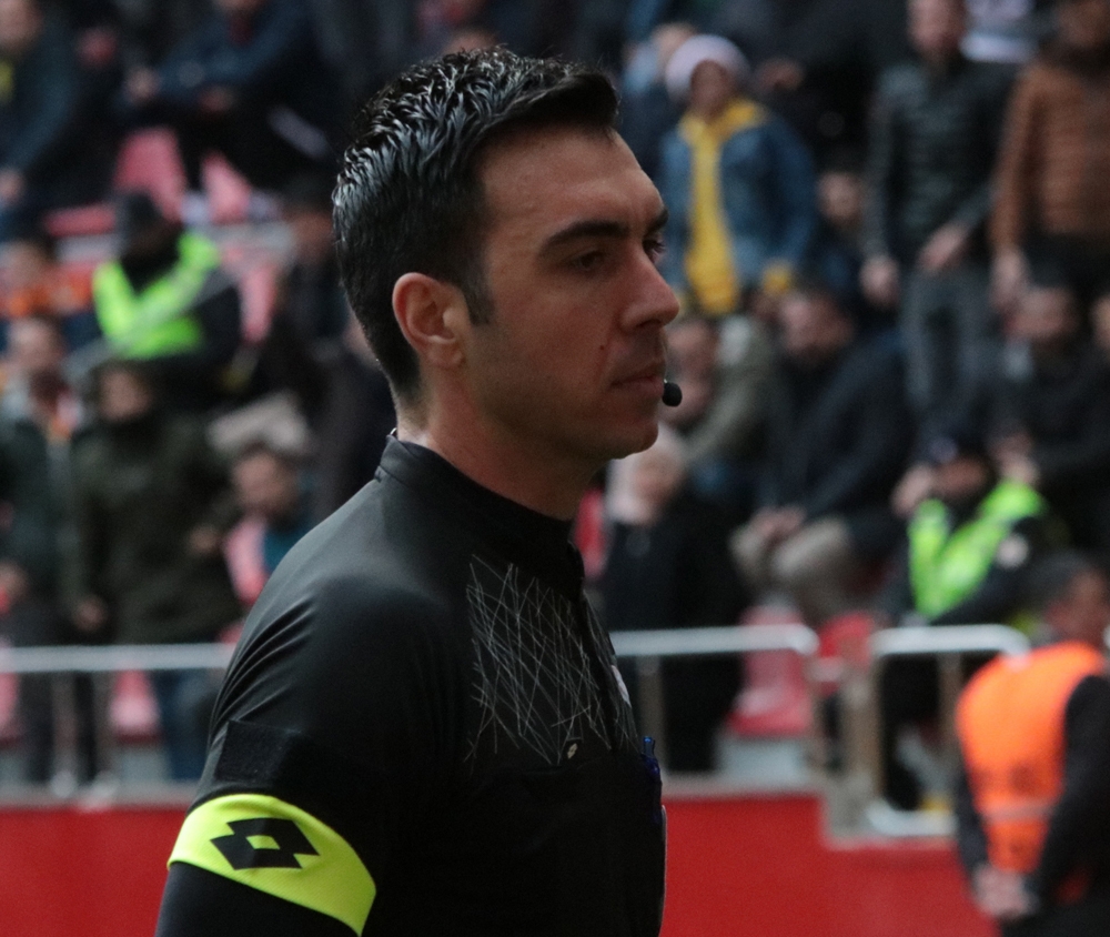 Kayserispor-Beşiktaş maçını Arda Kardeşler yönetecek
